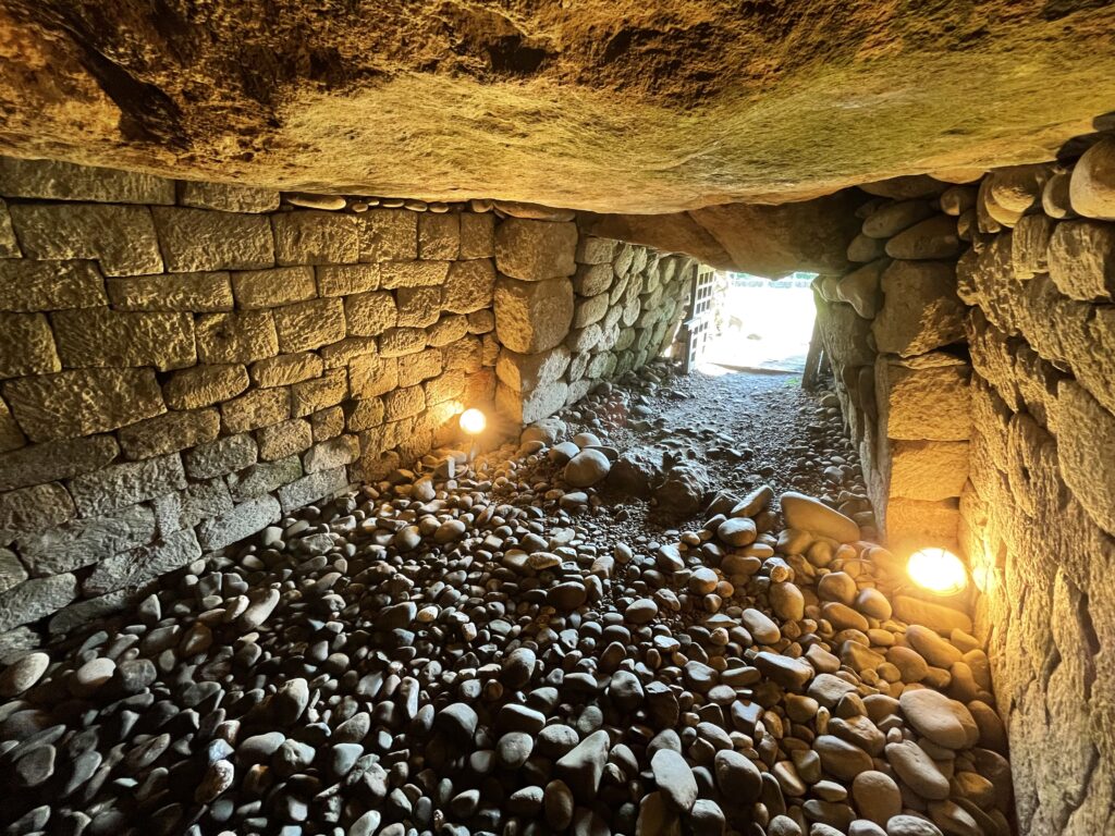 観音山古墳の石室