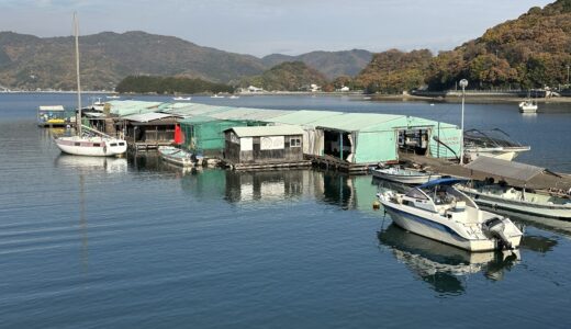 瀬戸内海に浮かぶ海上魚屋の株式会社栄丸