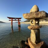 尾道市の厳島神社の鳥居と石灯籠