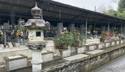 屋根の有る宮崎のお墓