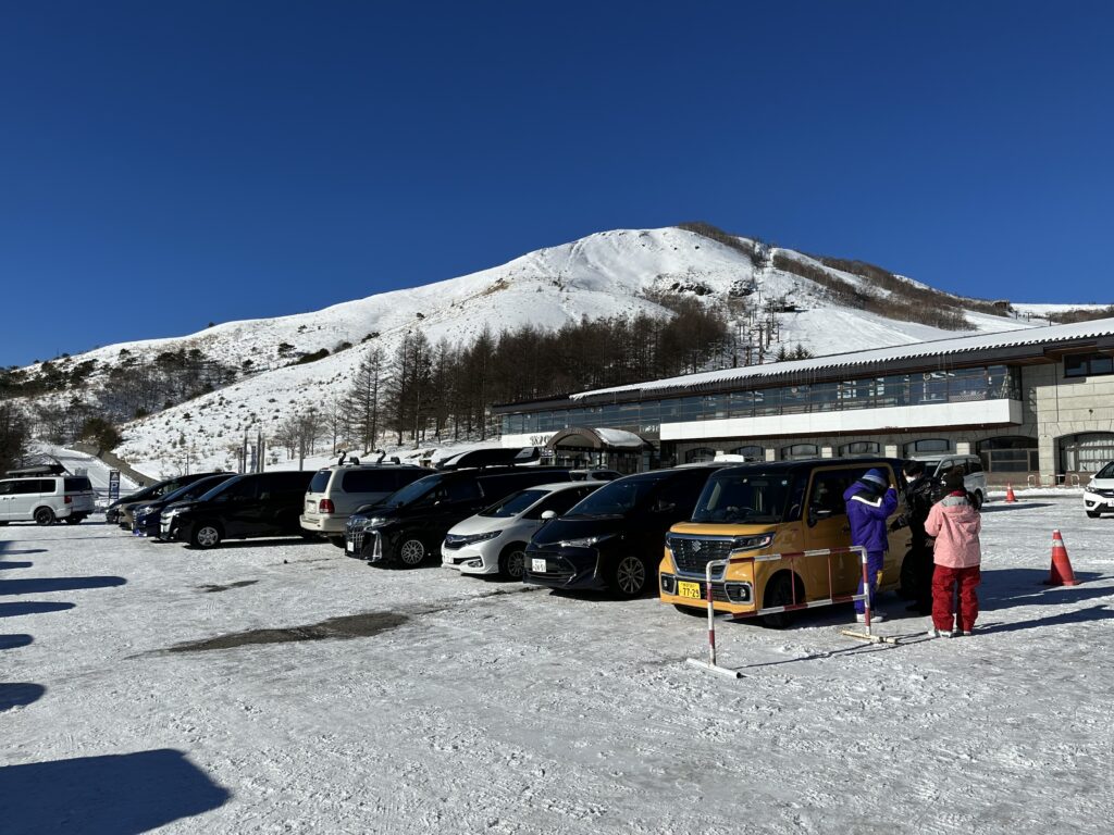 スキー場の駐車場
