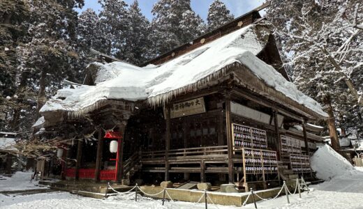 熊野神社（熊野大社）拝殿の冬の姿