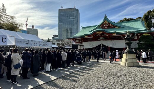 日枝神社が賑わっている写真