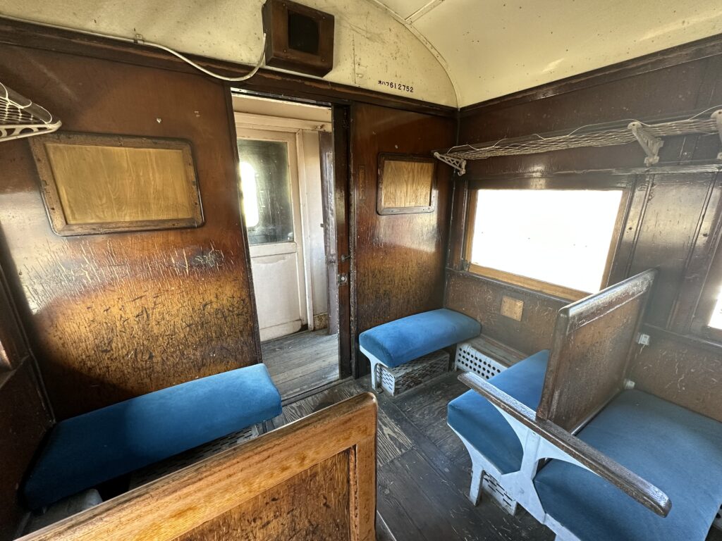 国鉄時代の旧型客車の車内