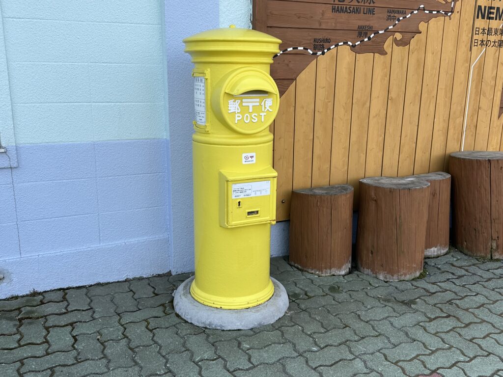 黄色い郵便ポスト