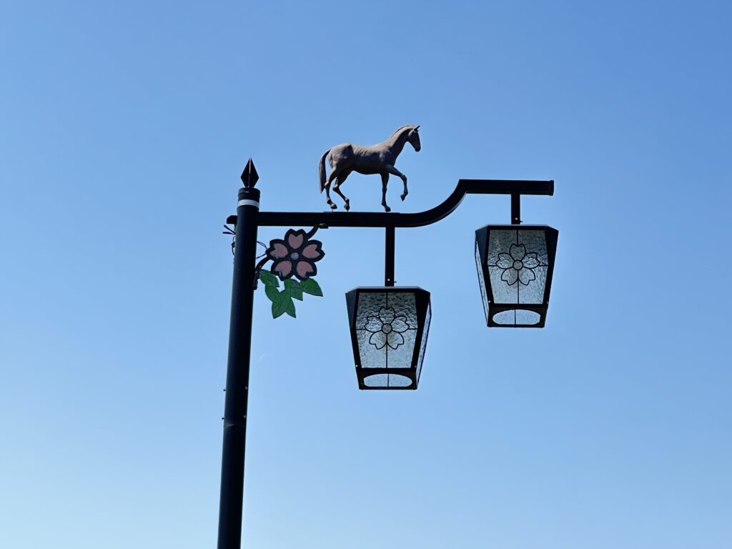 競走馬の街路灯