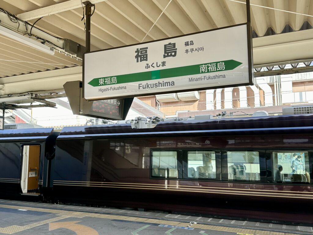 福島駅在来線の駅名標