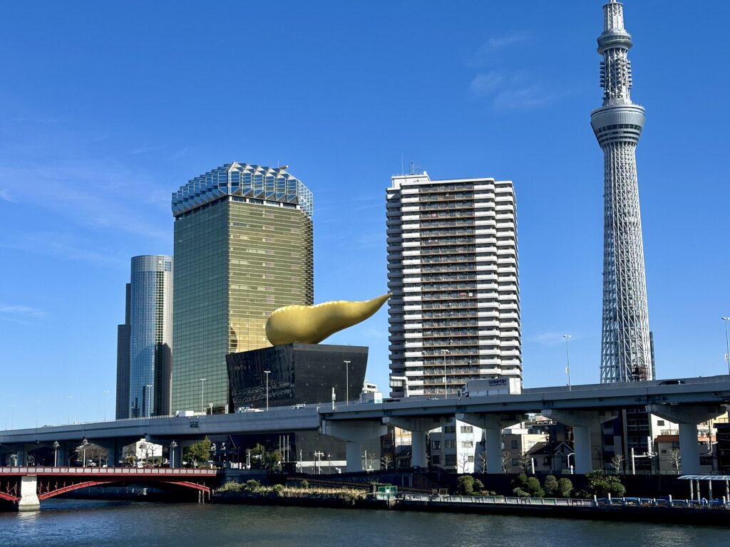 駒形橋から見る東京スカイツリーとアサヒビール本社ビル