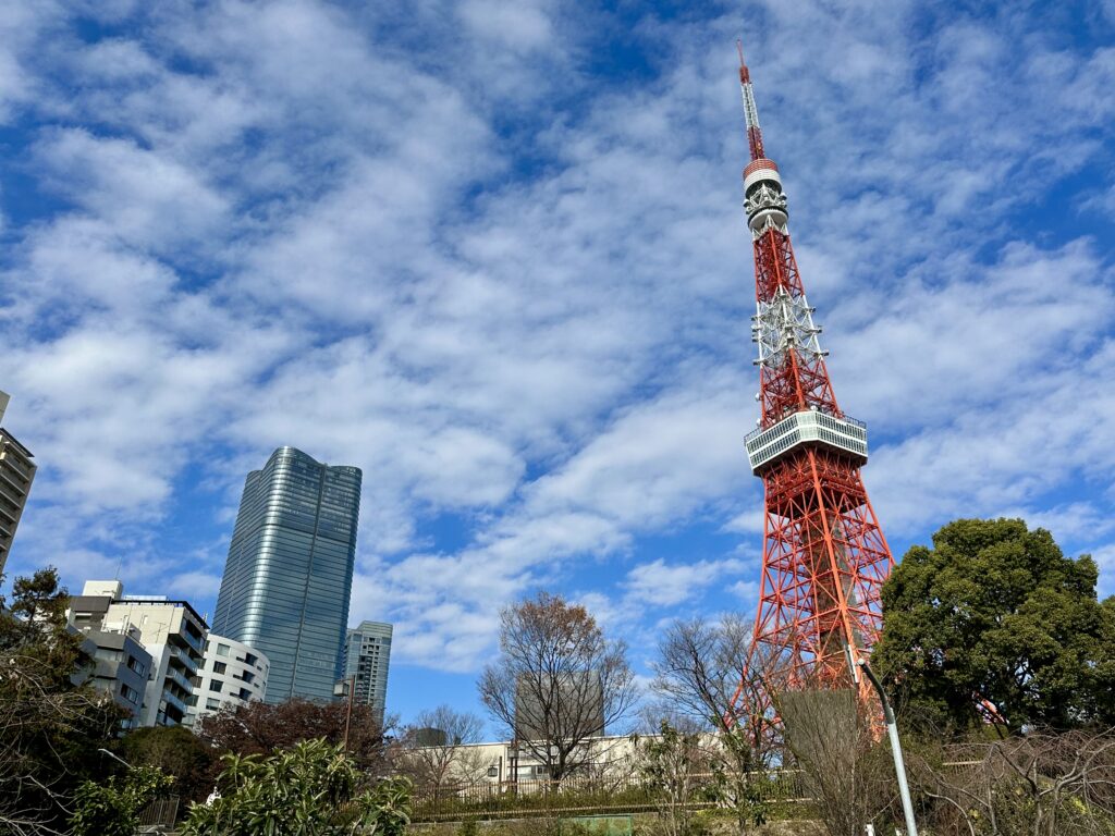 東京タワーと麻布台ヒルズ森JPタワー