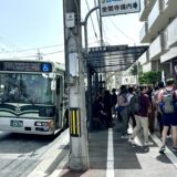 インバウンド観光客で混雑する京都のバス停