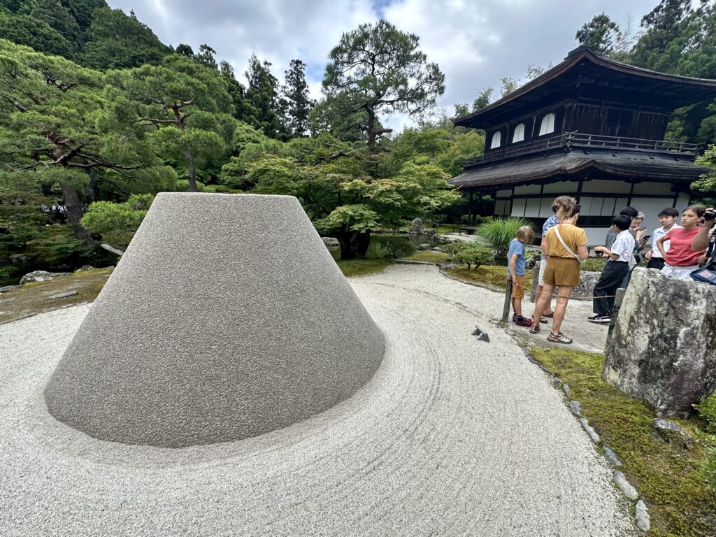 銀閣寺の向月台