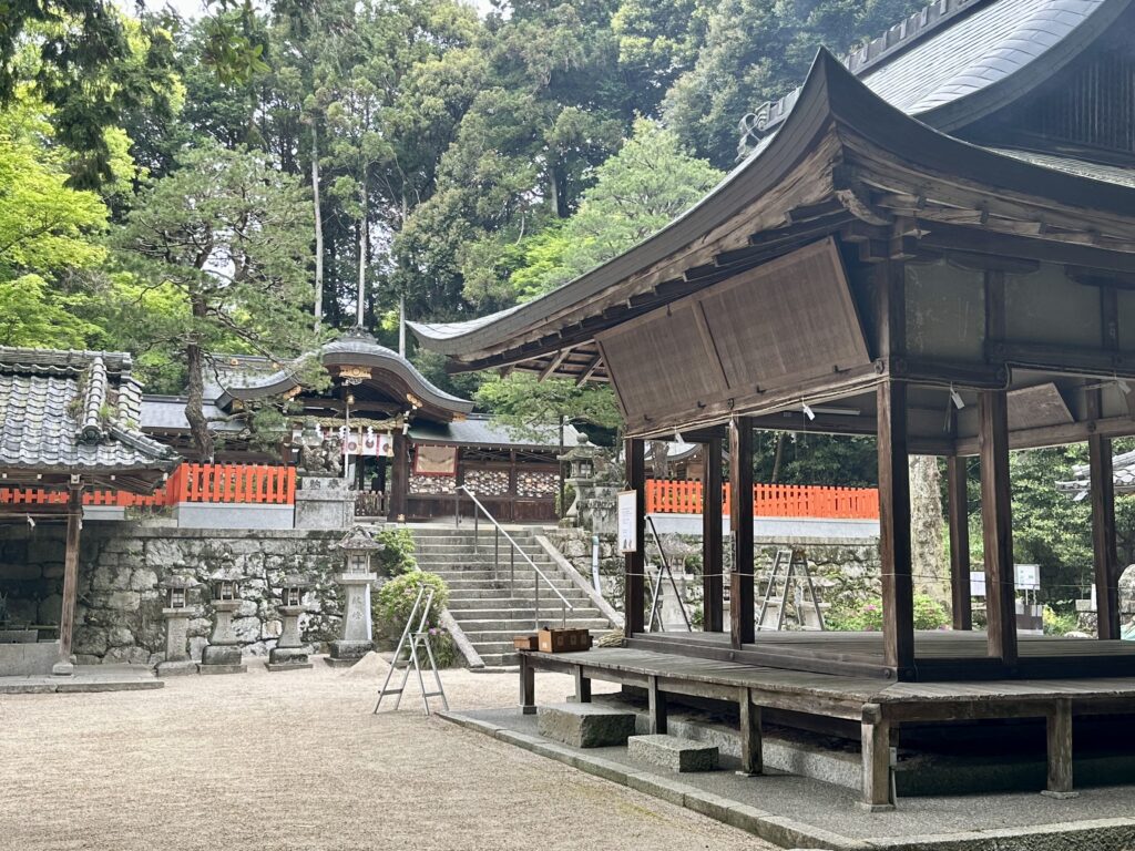鷺森神社の境内
