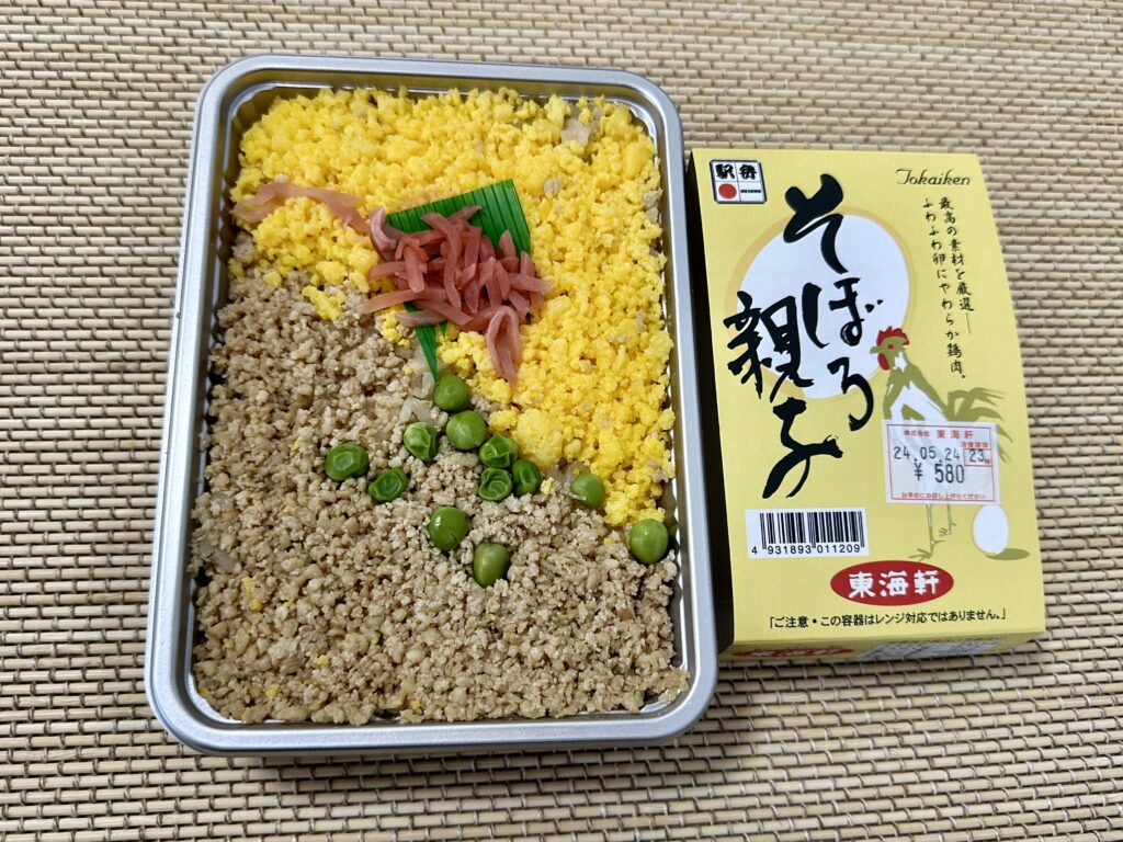 そぼろ親子（東海軒）