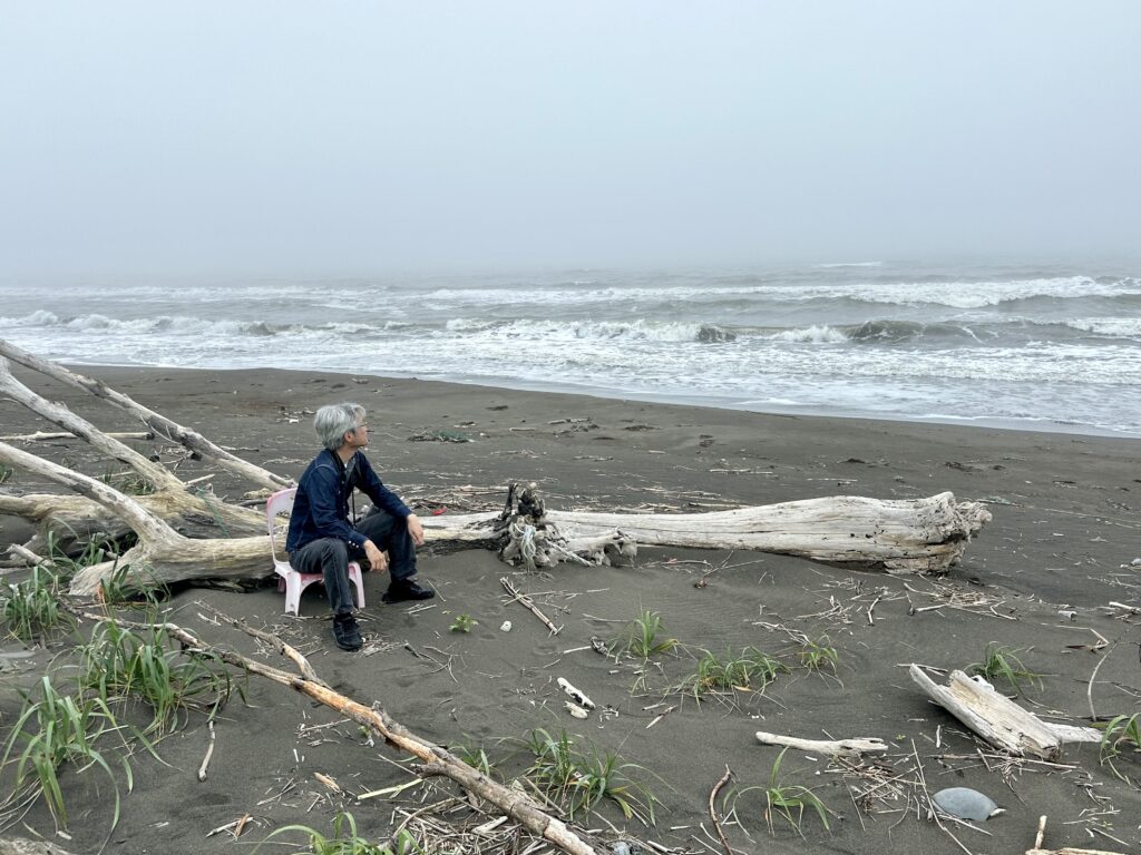 荒涼とした海岸・日本海の荒波