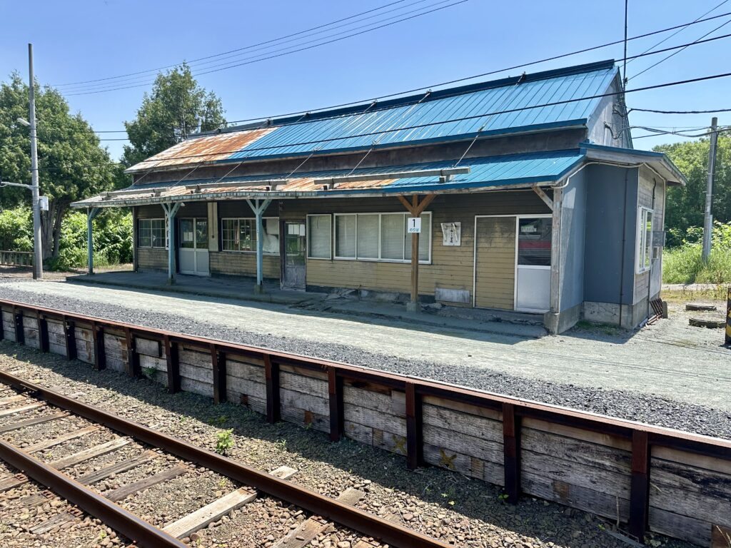 抜海駅の駅舎