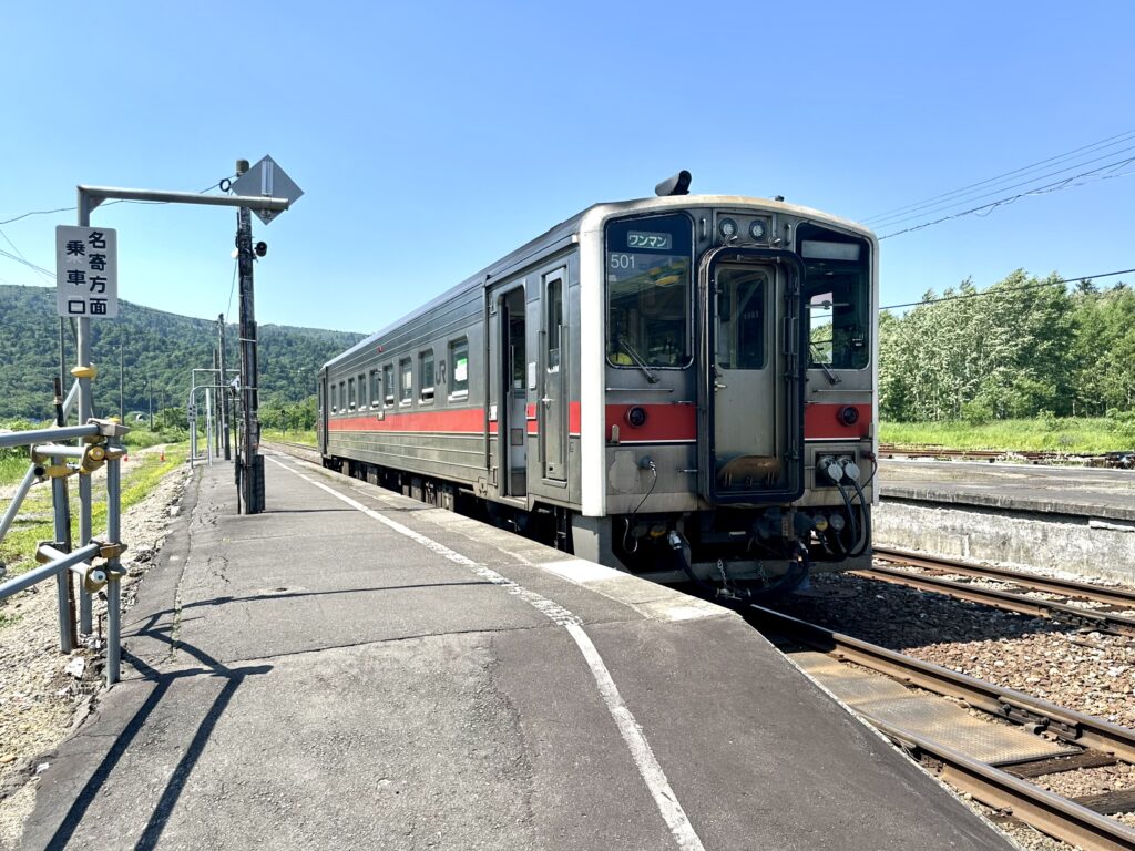 音威子府駅に停車中のキハ54