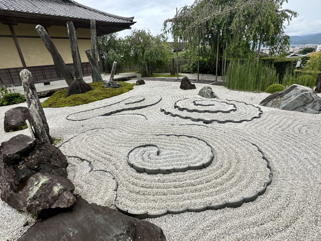 圓光寺の枯山水・奔龍庭