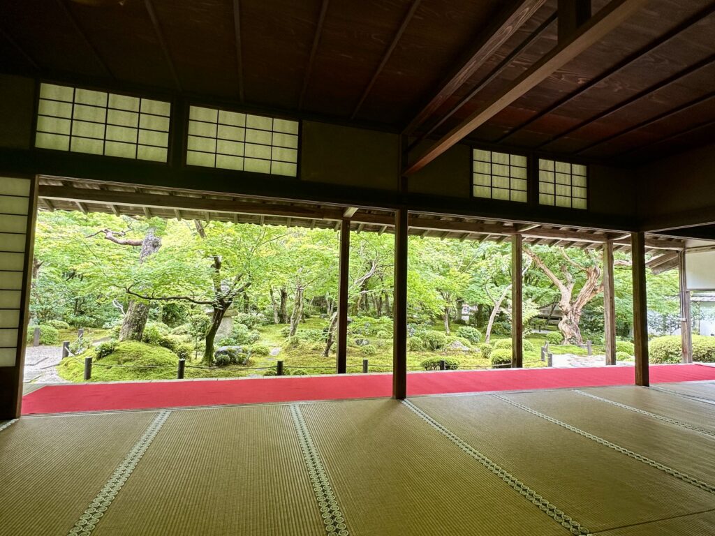 圓光寺書院から見る額縁庭園