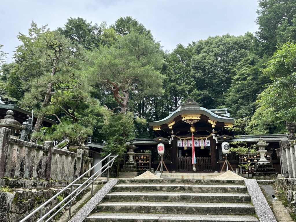 八大神社の社殿