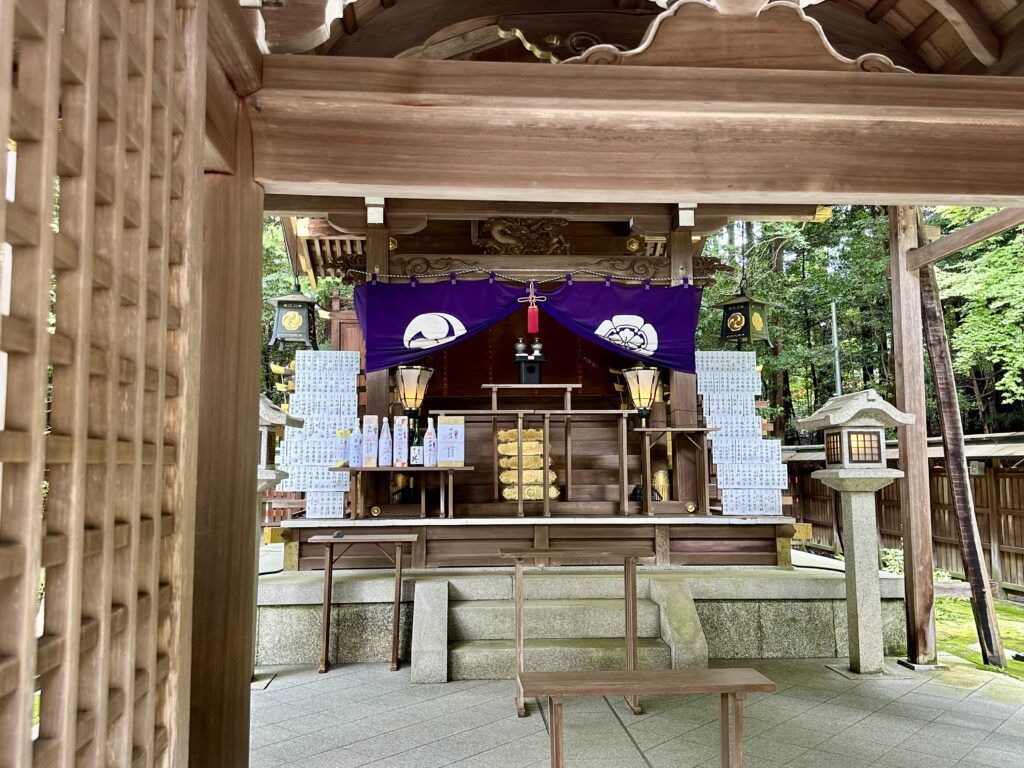 八大神社の本殿