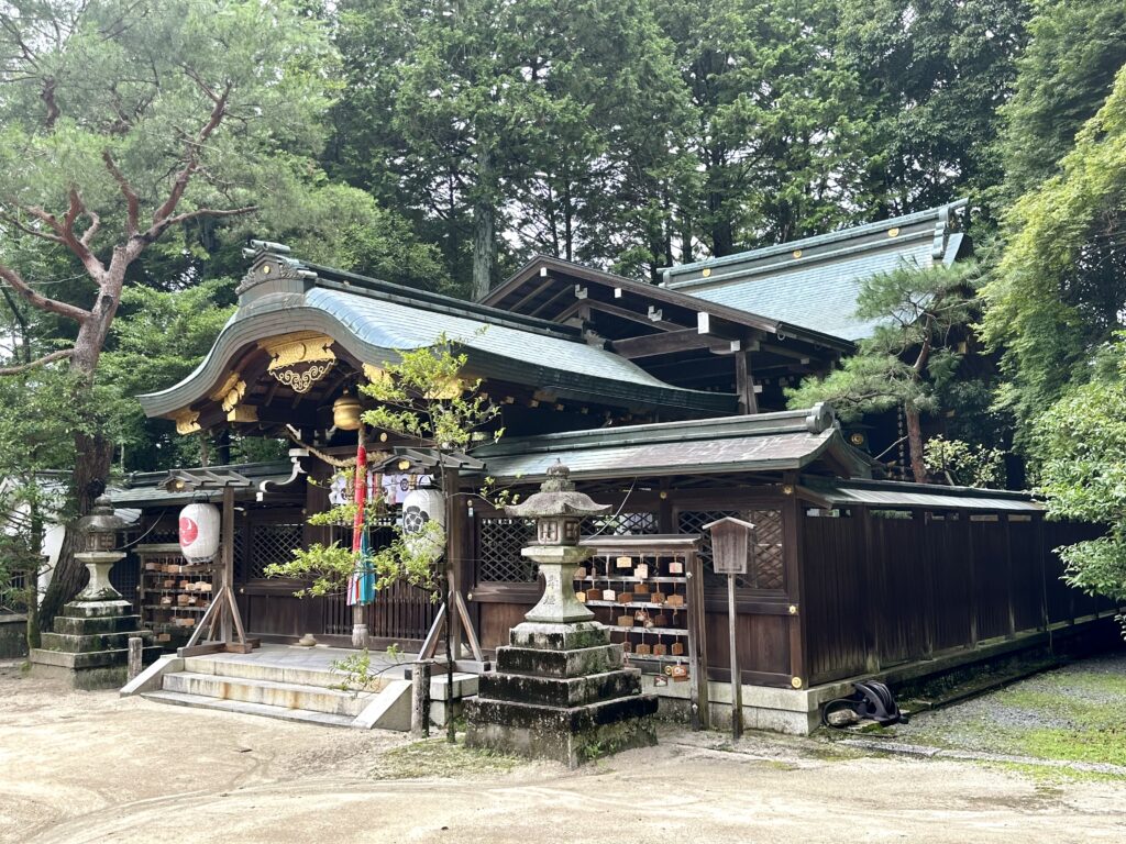 八大神社の社殿