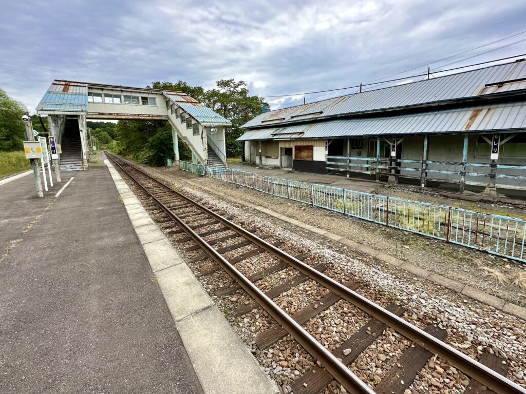 茂尻駅の構内