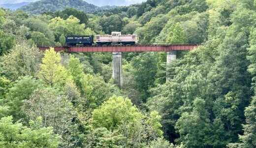 三井芦別鉄道の鉄橋とディーゼル機関車