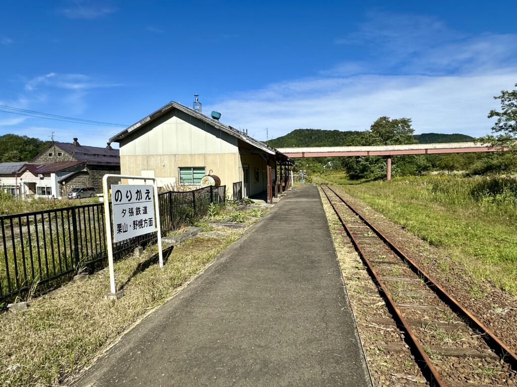 鹿ノ谷駅の構内