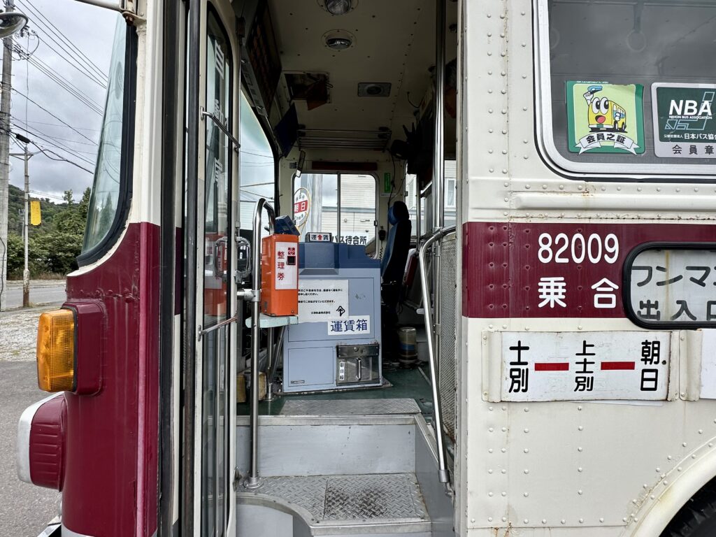 士別軌道のモノコックバスの乗車口