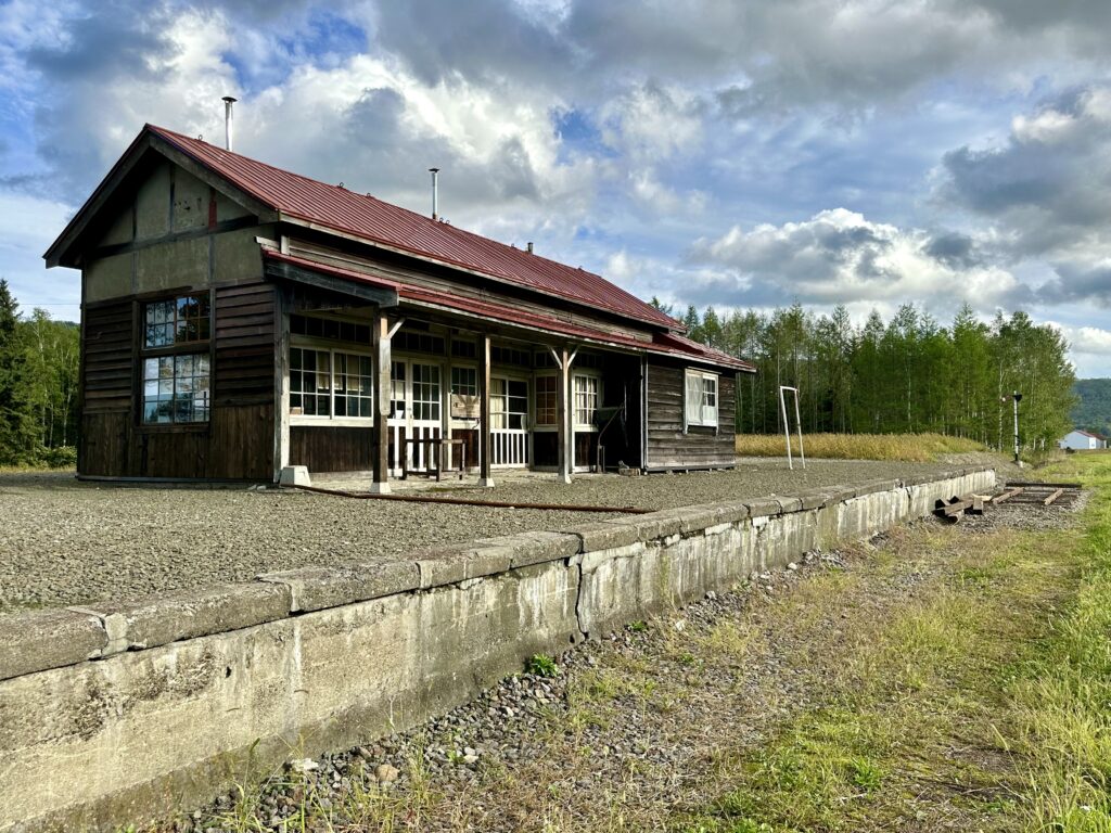 沼牛駅の駅舎