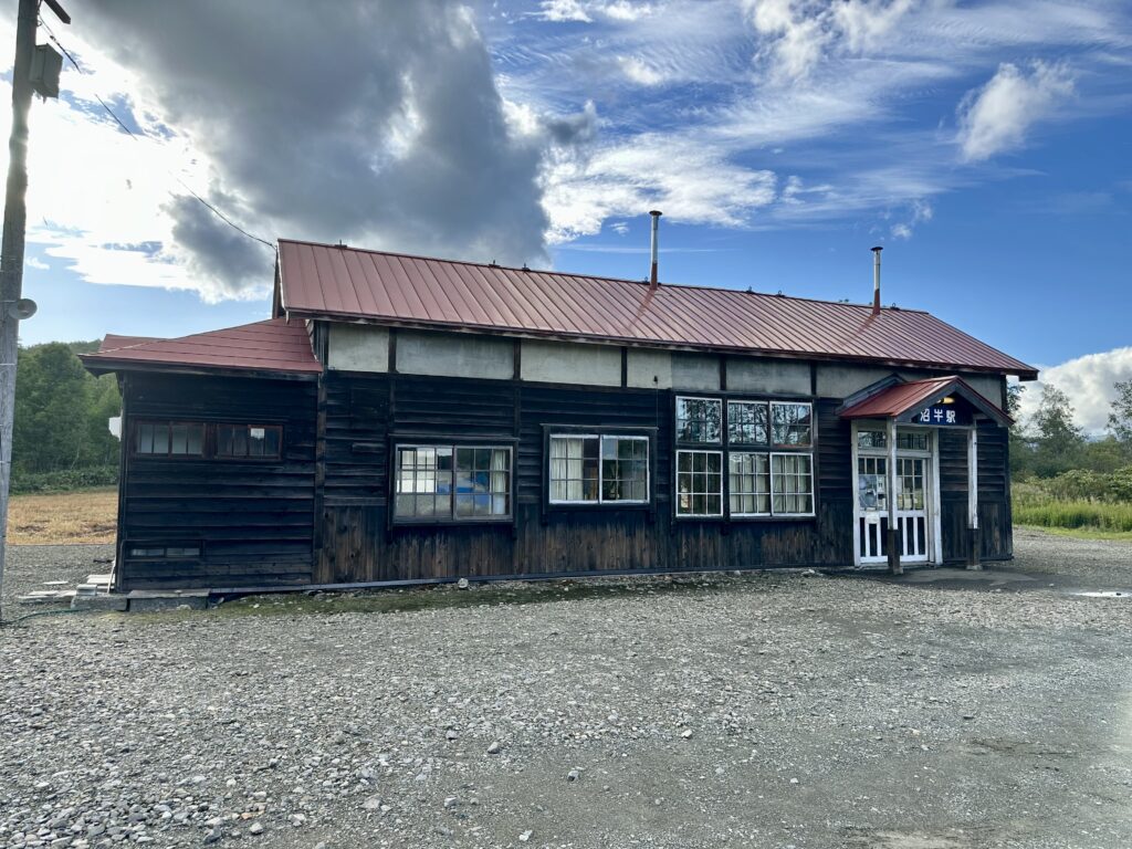 沼牛駅の駅舎