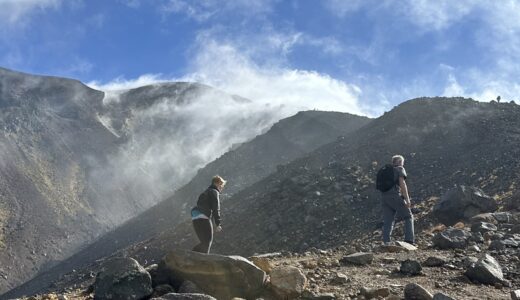 軽装のインバウンド登山客