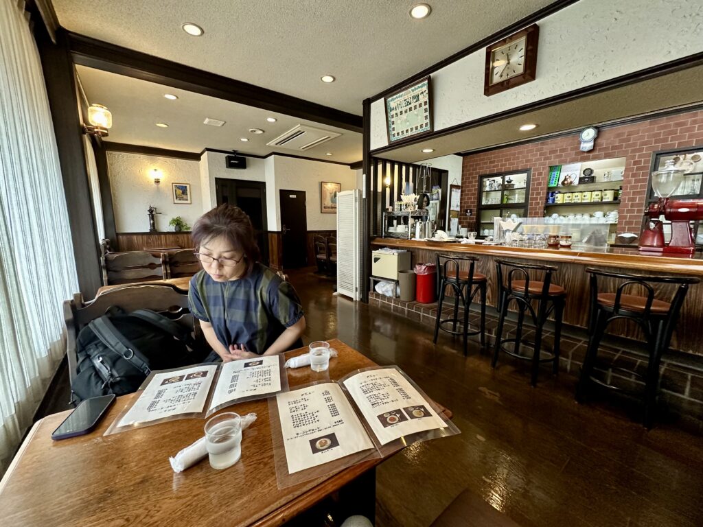 コーヒーホワイトハウスの店内