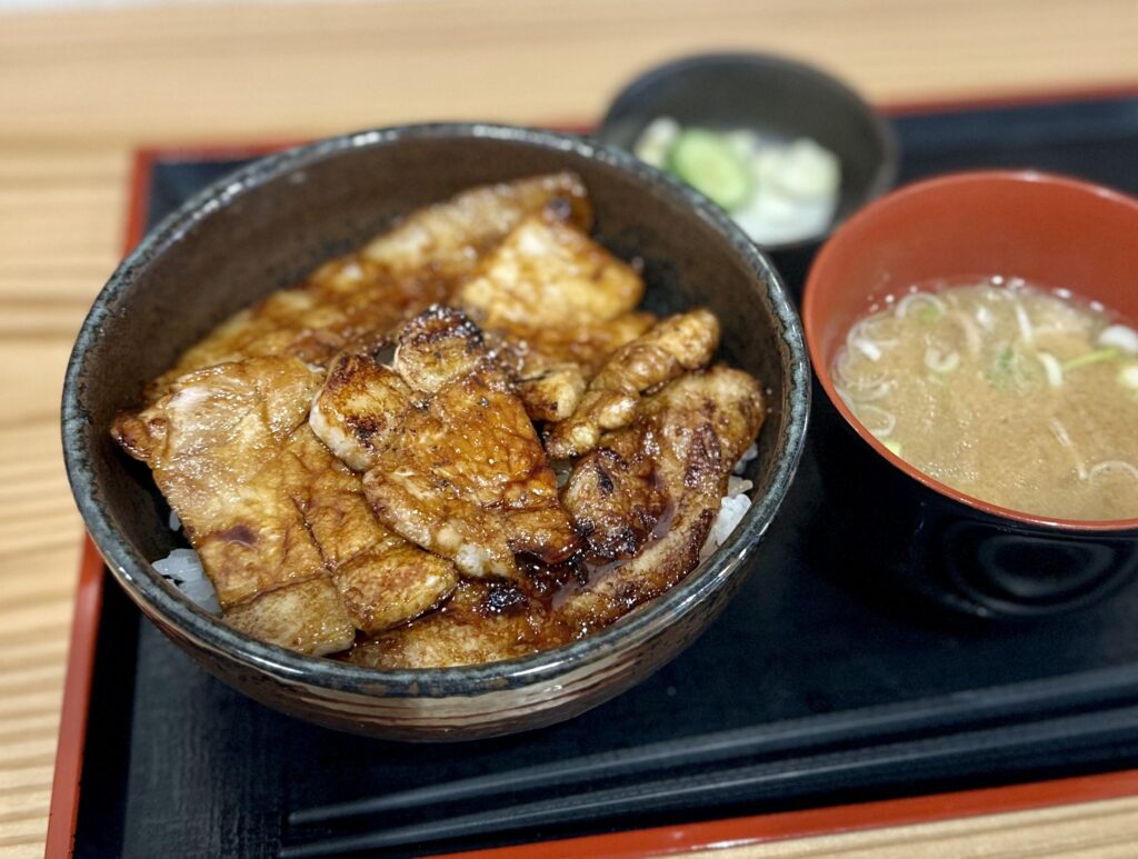 豚丼（北浦和の北花亭）