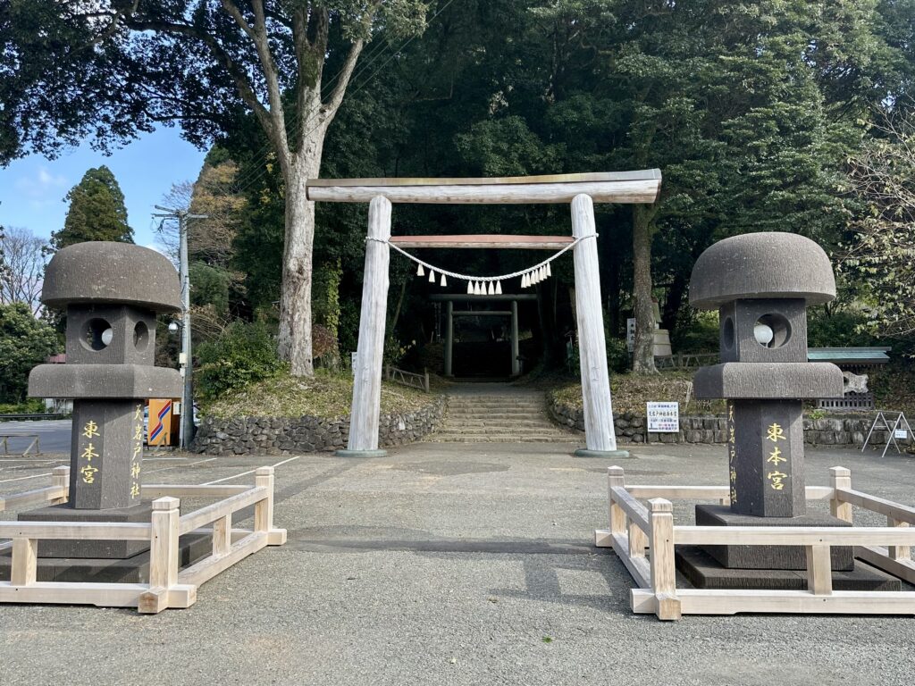 東本宮の鳥居