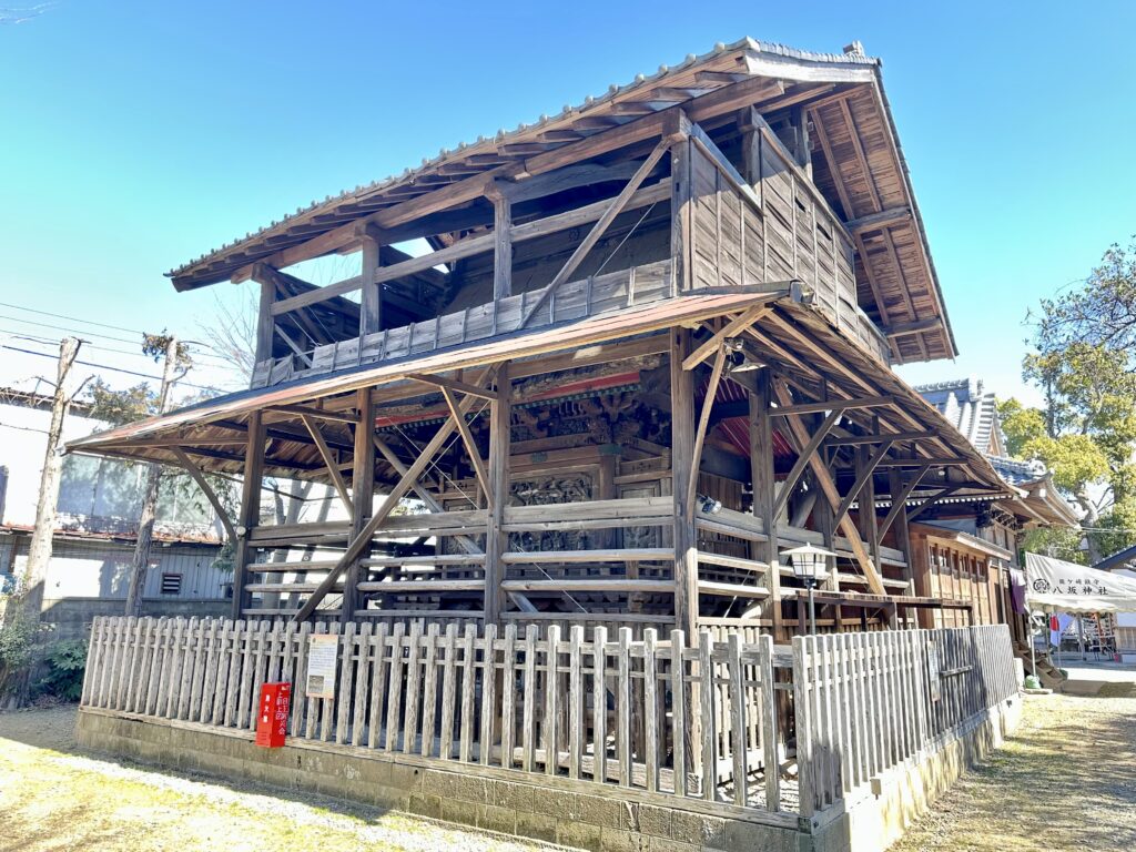 八坂神社の本殿と覆殿（龍ヶ崎市）