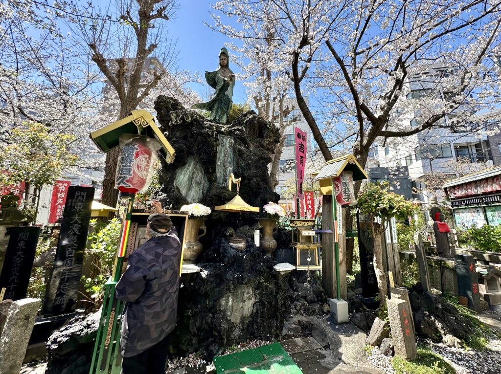 吉原弁財天の観音様