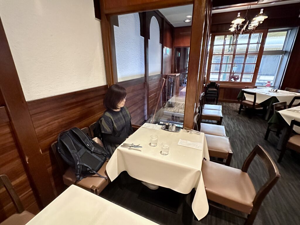スマート珈琲店の洋食コーナーの店内