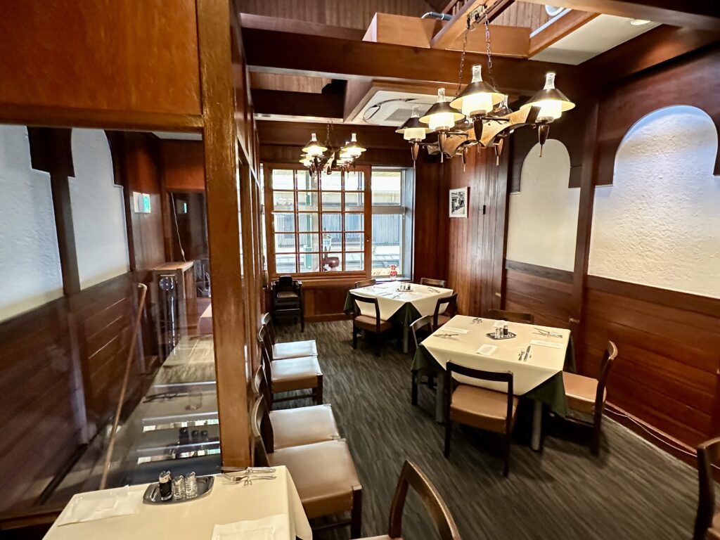 スマート珈琲店の洋食コーナーの店内