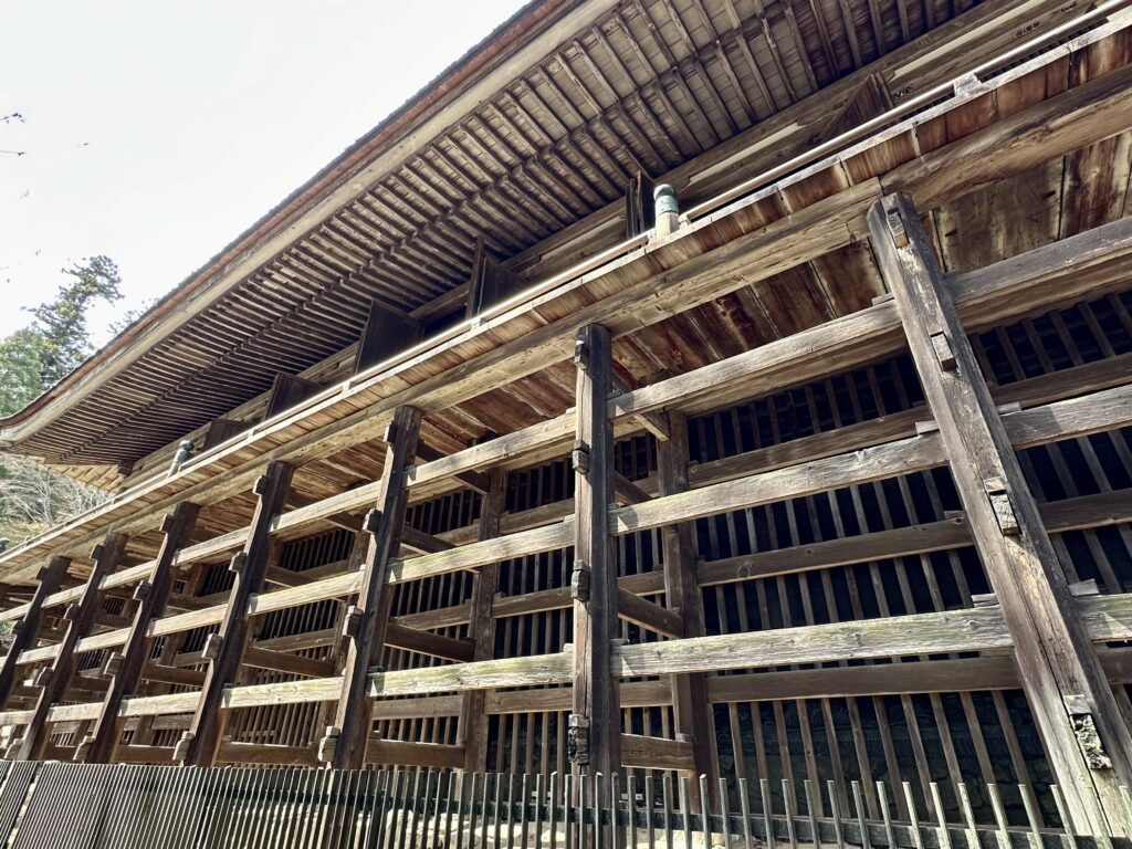 石山寺本堂の懸造