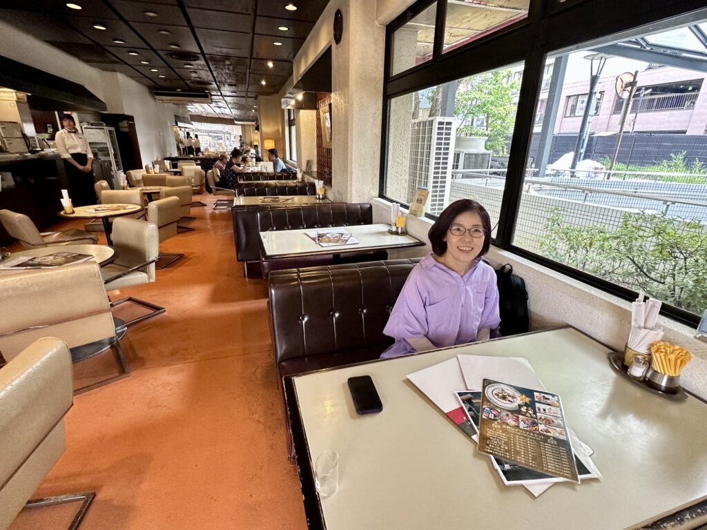 レストラン菊水の店内