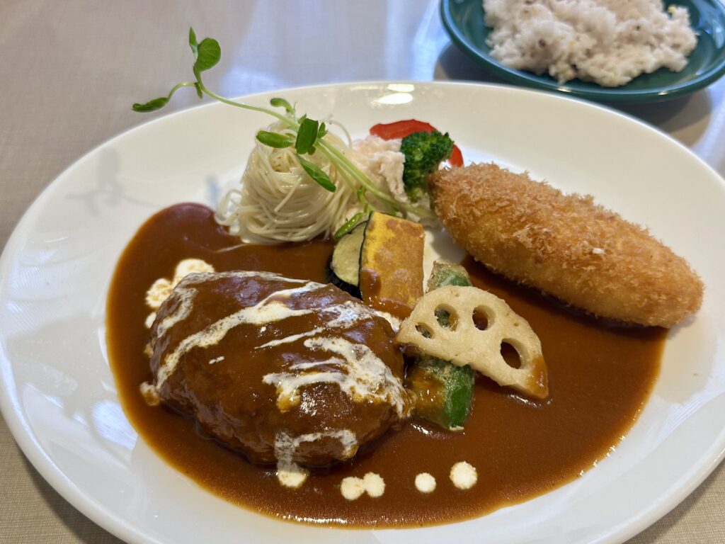 洋食屋ふらいぱんのハンバーグカニクリームコロッケ