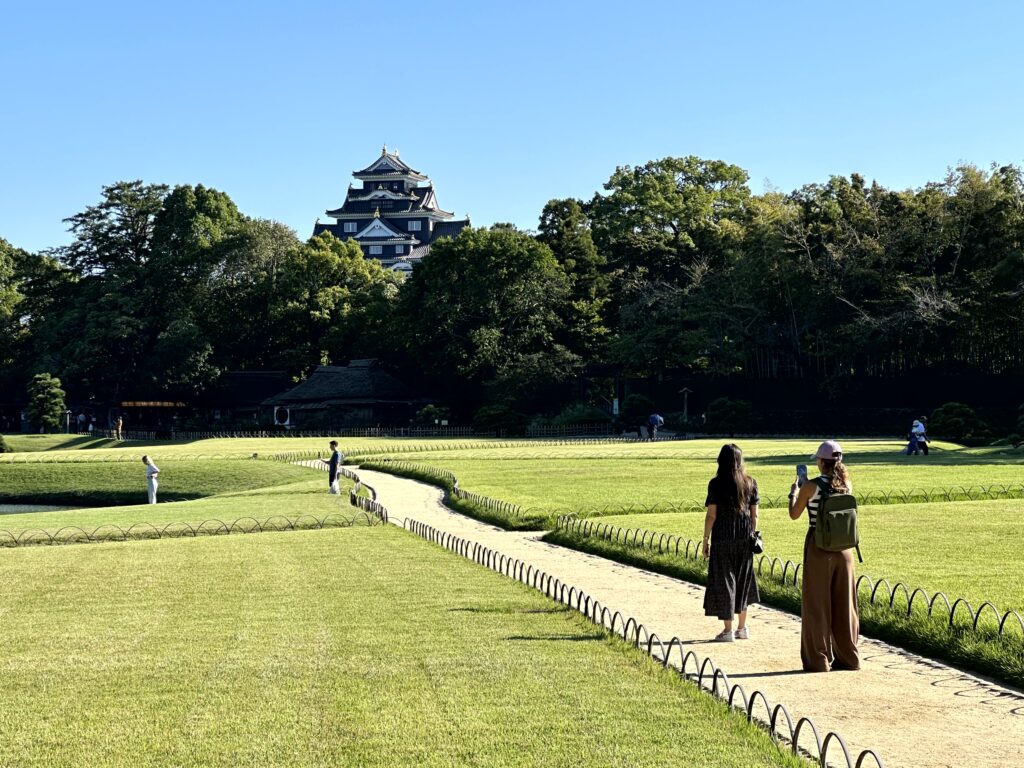 後楽園から見た岡山城天守閣