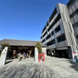 赤城神社とパークコート神楽坂