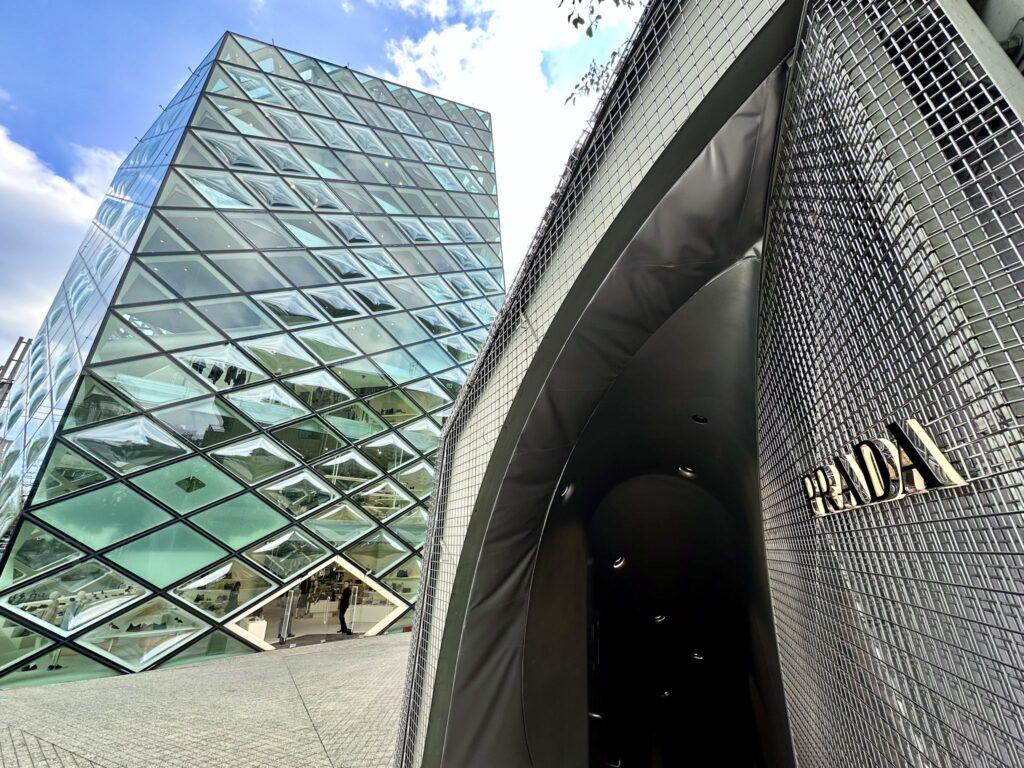 プラダ青山店